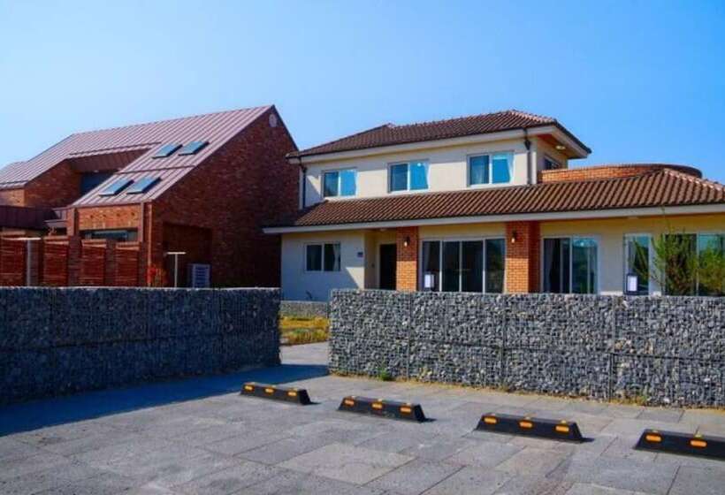 Jeonju Hosumaeul Dusilleene Pension