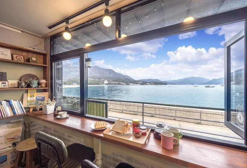 Namhae Dalddenuenbada Pension