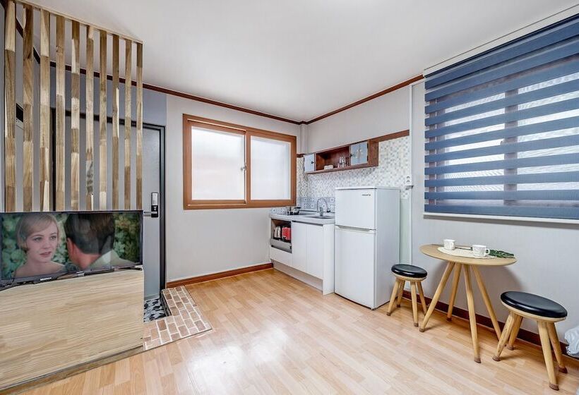 Namhae Dalddenuenbada Pension