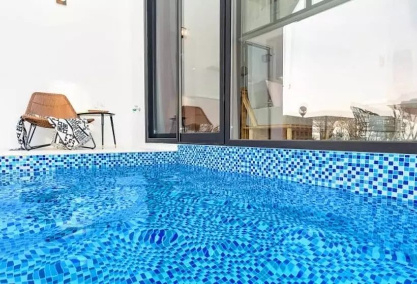 پانسیون Gyeongju May Breeze Pool Villa