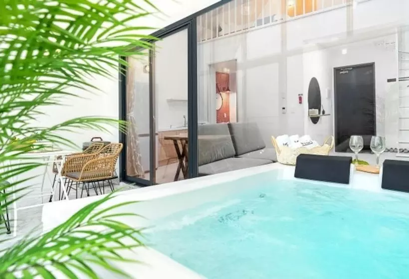 پانسیون Gyeongju May Breeze Pool Villa