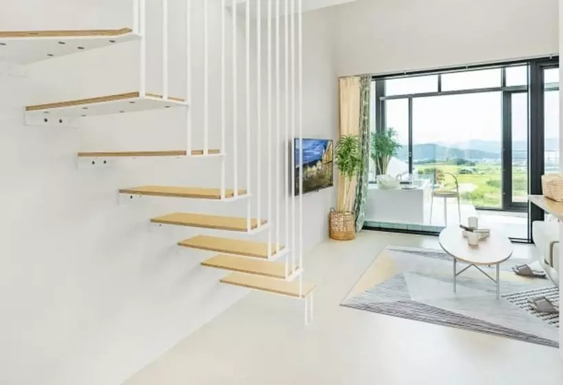 پانسیون Gyeongju May Breeze Pool Villa
