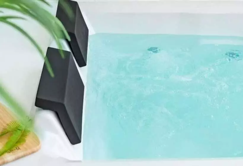 پانسیون Gyeongju May Breeze Pool Villa