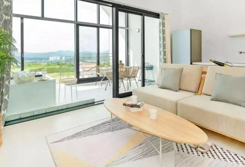 پانسیون Gyeongju May Breeze Pool Villa