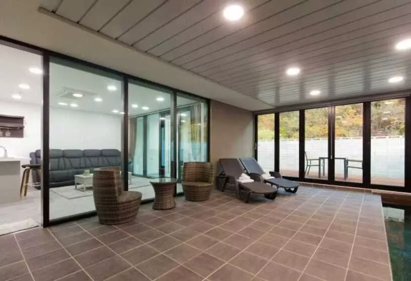 ペンション Hongcheon Uno House Pool Villa