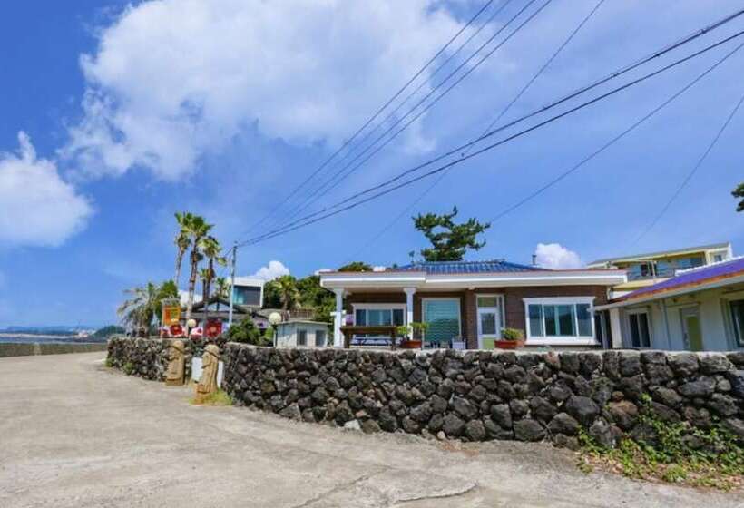 Seogwipo Bangulpungdengi Pension