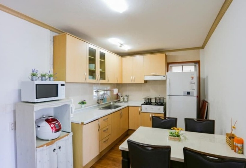 Seogwipo Bangulpungdengi Pension