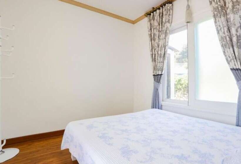 Seogwipo Bangulpungdengi Pension