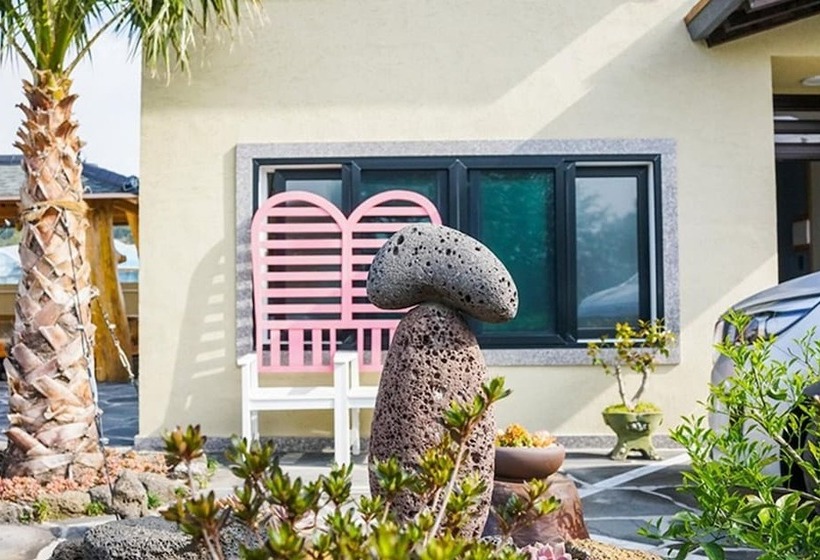 Seogwipo Haengbok Pension