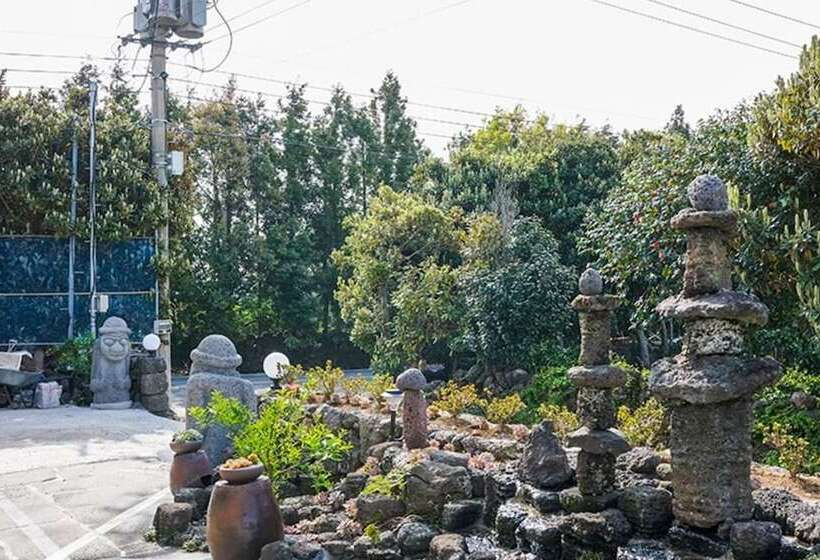 Seogwipo Haengbok Pension