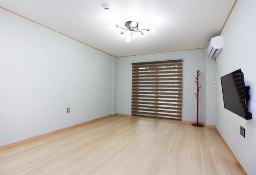 Taean Solbatgil Pension