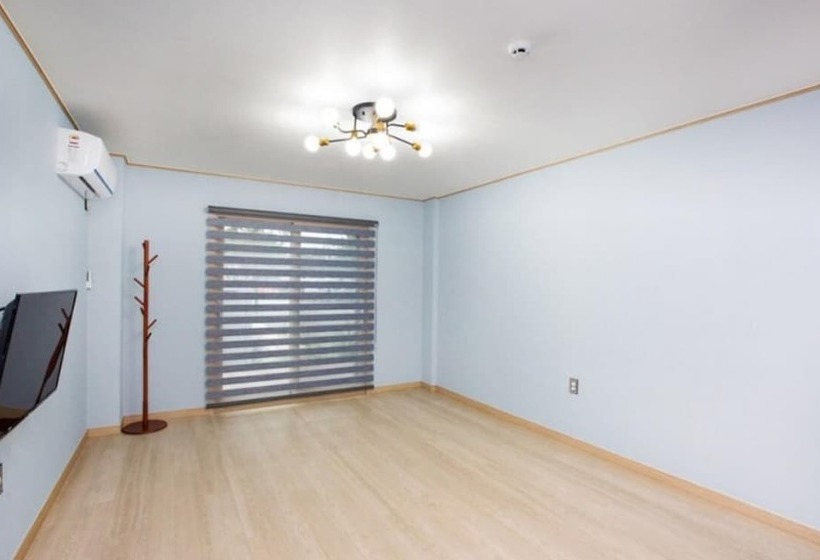 Taean Solbatgil Pension