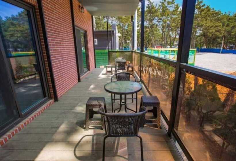 Taean Solbatgil Pension