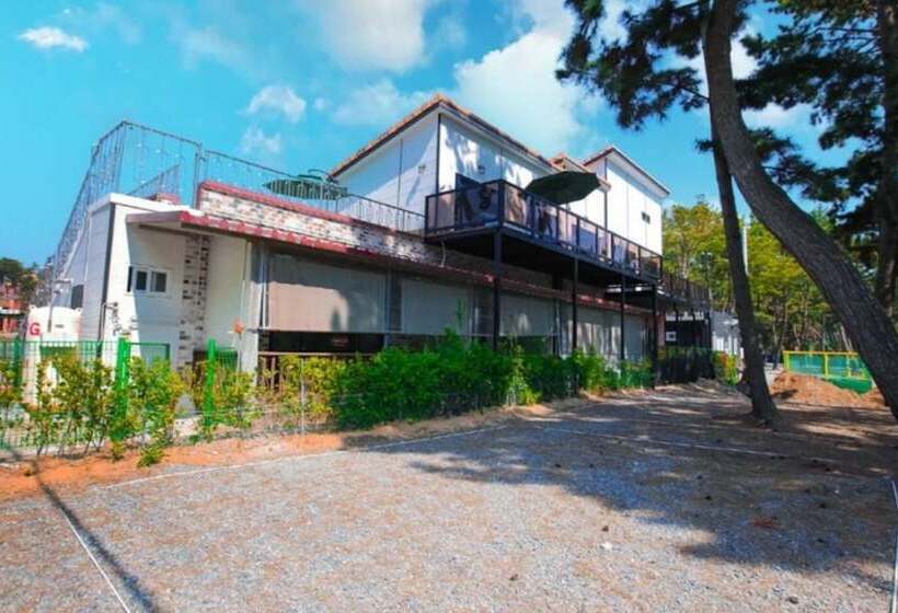 Taean Solbatgil Pension