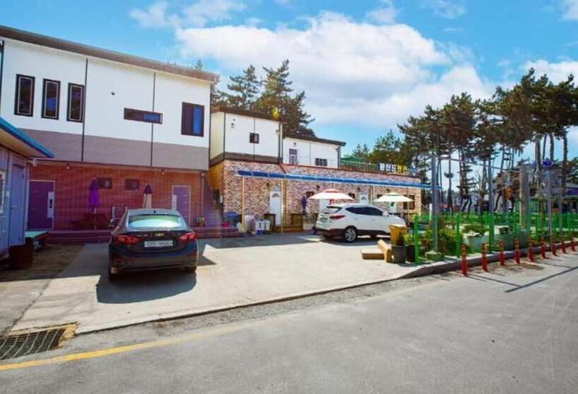 Taean Solbatgil Pension