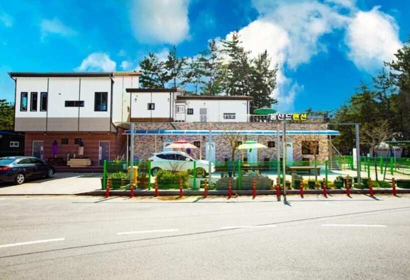 Taean Solbatgil Pension