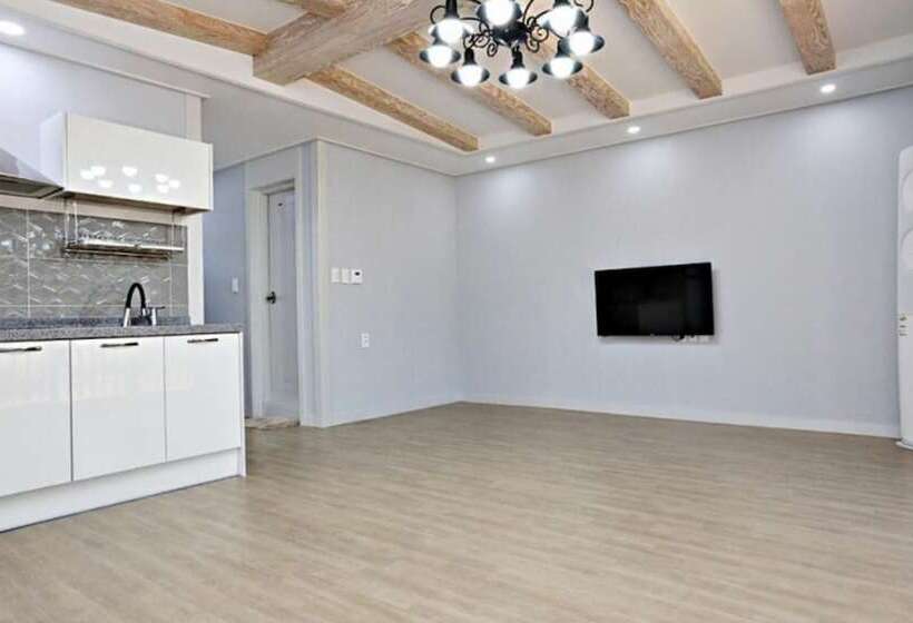 Taean Solbatgil Pension