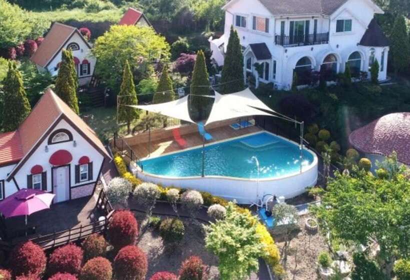 Tongyeong Morning Dew Pension