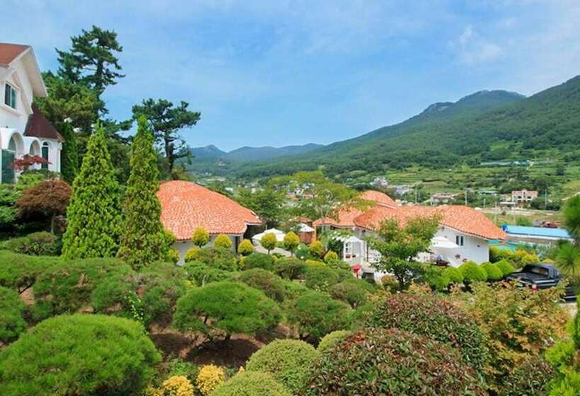 Tongyeong Morning Dew Pension