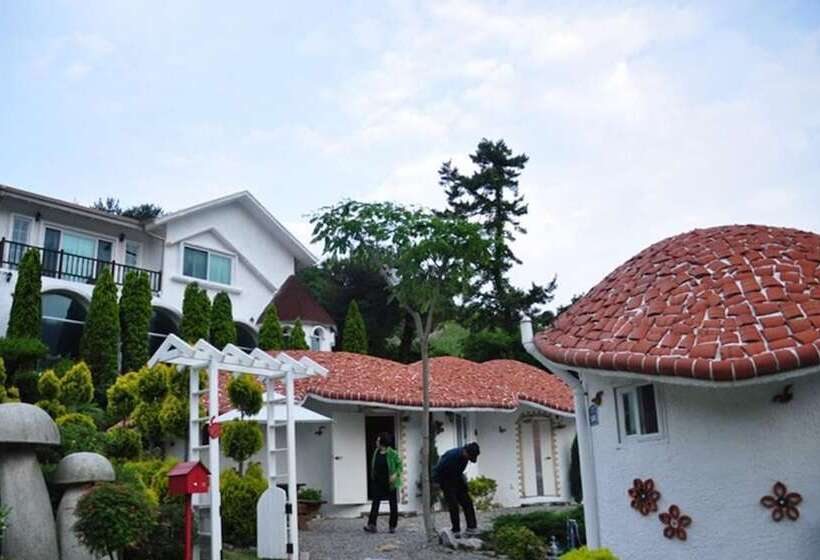 Tongyeong Morning Dew Pension