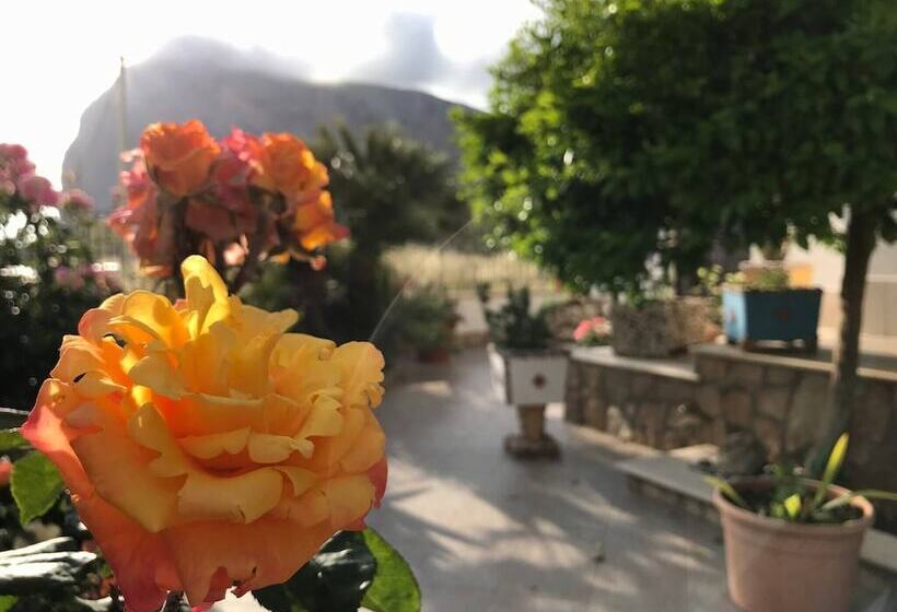 Bed and Breakfast El Nur B B Blue Room With Private Bathroom