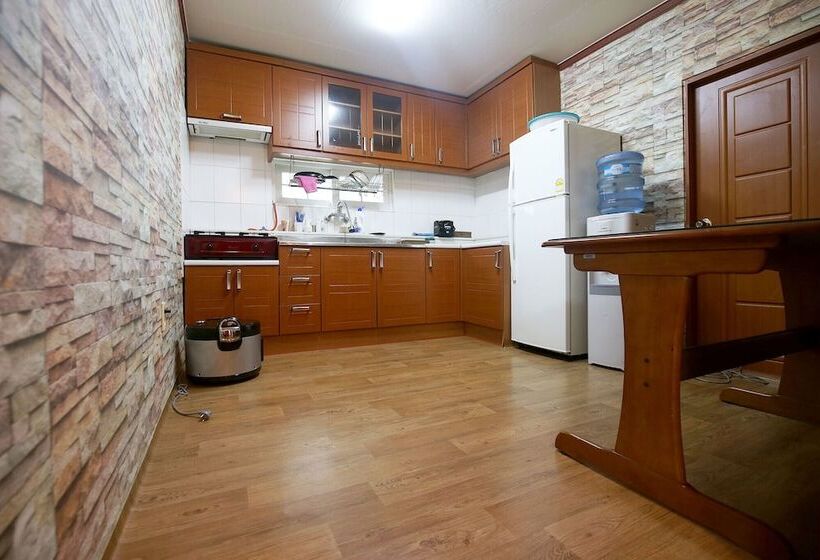 Geumsan Wolyeongsan Motel