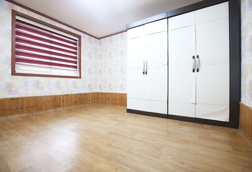 Geumsan Wolyeongsan Motel