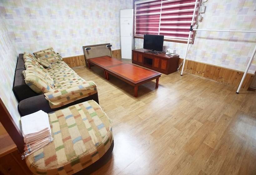 Geumsan Wolyeongsan Motel