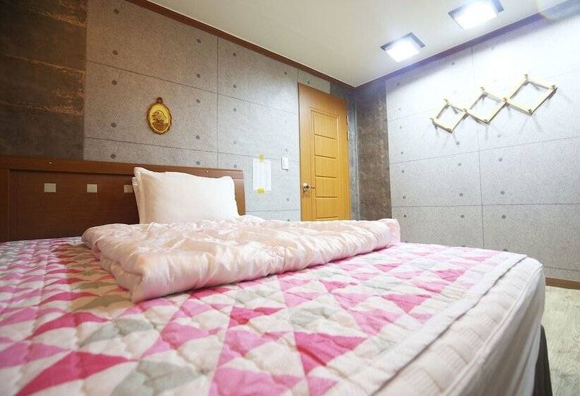 Geumsan Wolyeongsan Motel