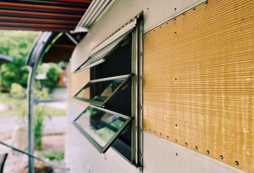 בית מלון כפרי Ags Trailer House Campground