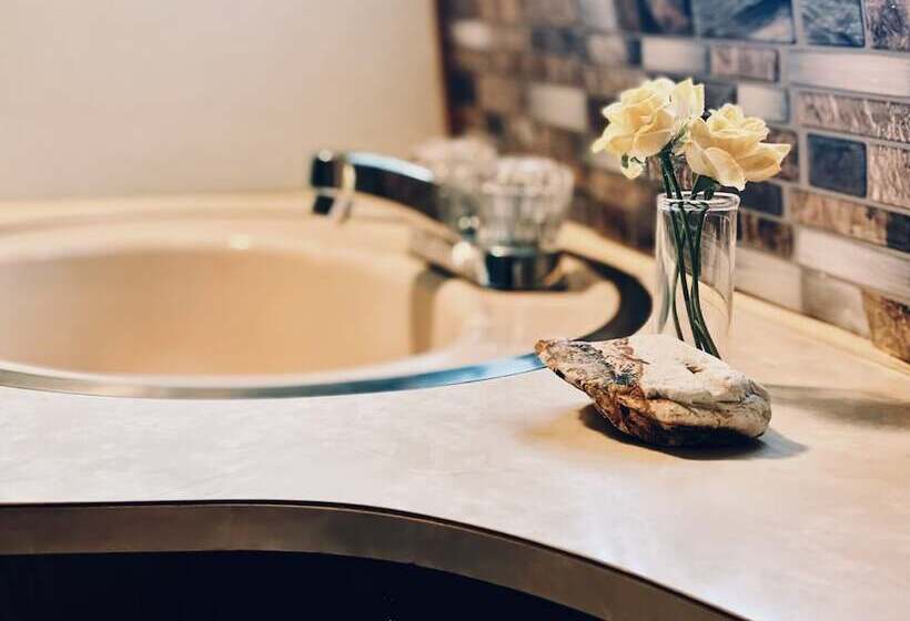 בית מלון כפרי Ags Trailer House Campground