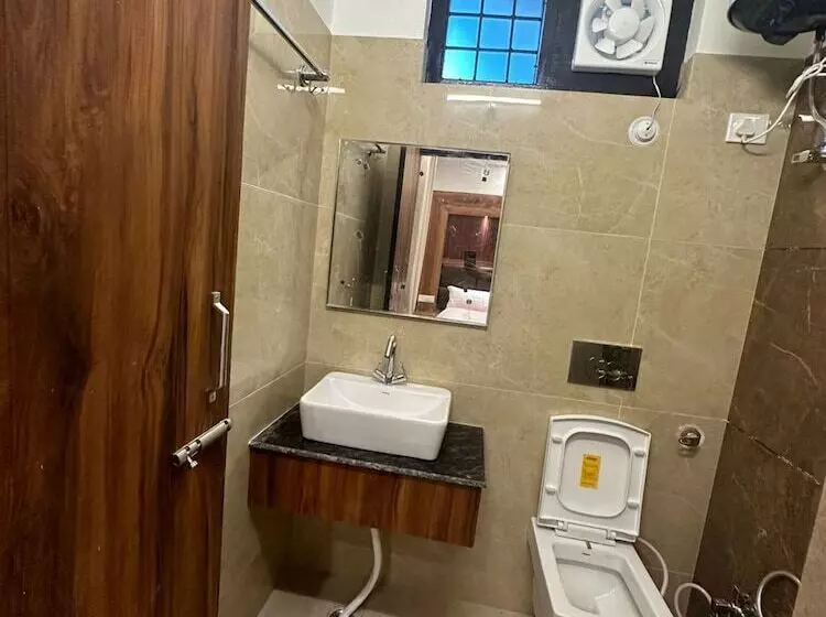 هتل Goroomgo Dolls Inn Nainital