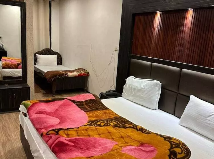 هتل Goroomgo Dolls Inn Nainital