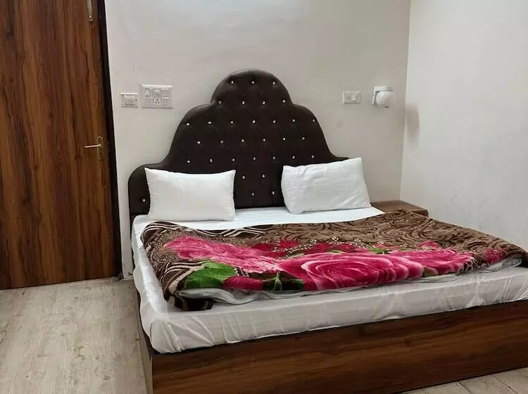 هتل Goroomgo Dolls Inn Nainital