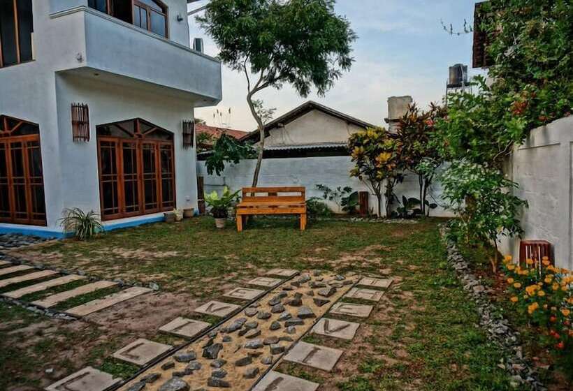 فندق Nathariya Negombo