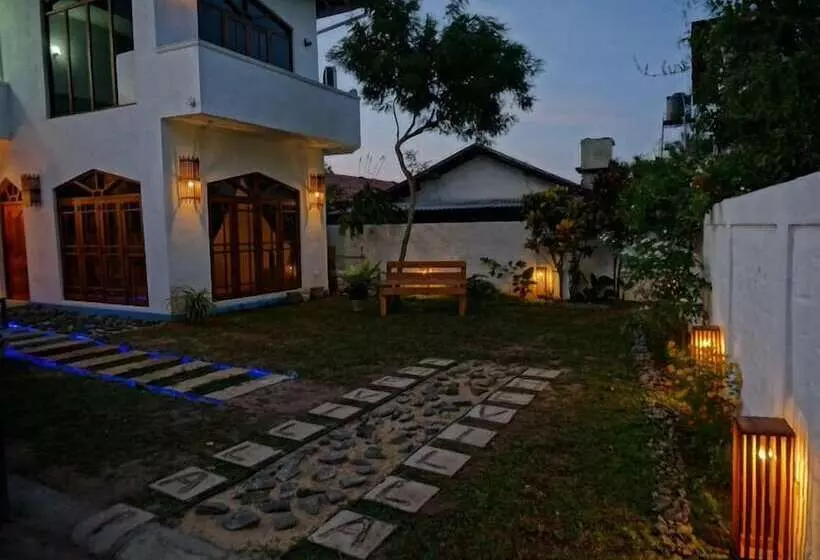 ホテル Nathariya Negombo