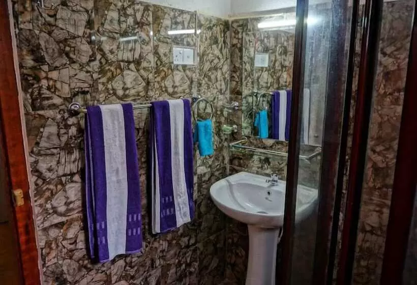 ホテル Nathariya Negombo