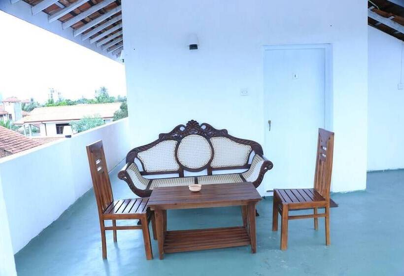 فندق Nathariya Negombo