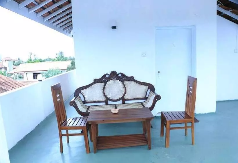 ホテル Nathariya Negombo