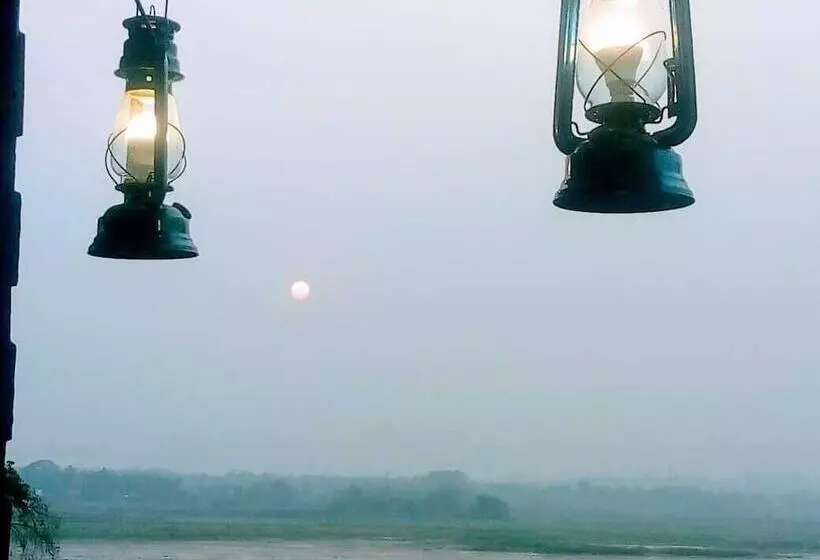 Hotelli Lake Side Resort Neermahal