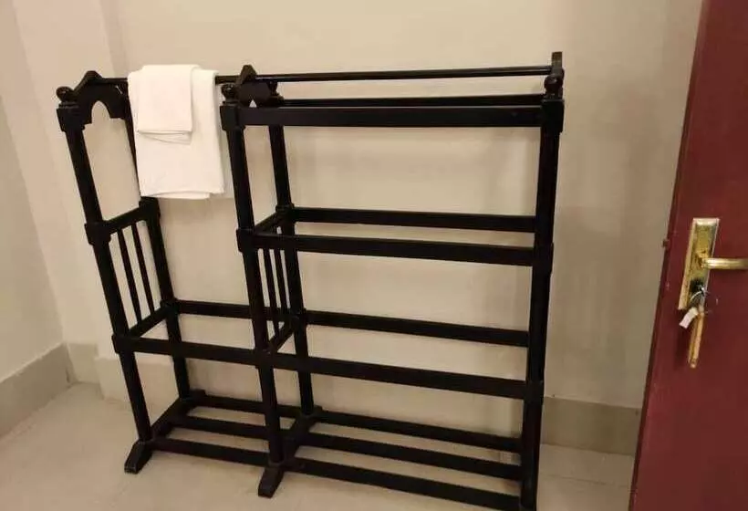 Hotelli Lake Side Resort Neermahal