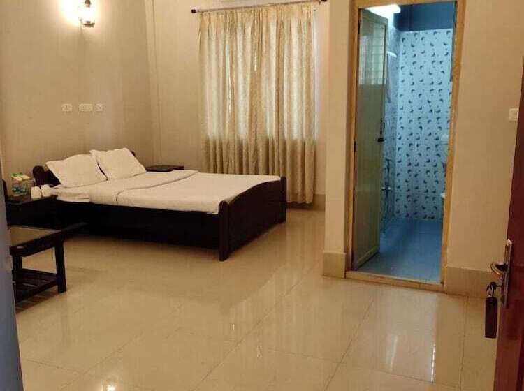 هتل Lake Side Resort Neermahal