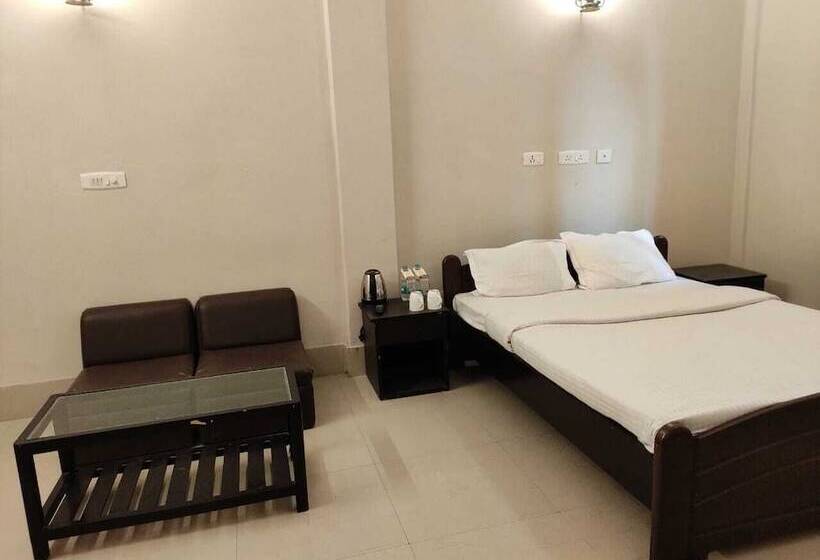 هتل Lake Side Resort Neermahal