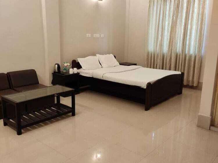 هتل Lake Side Resort Neermahal