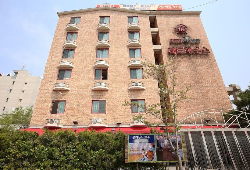 مُتل Asan Red House