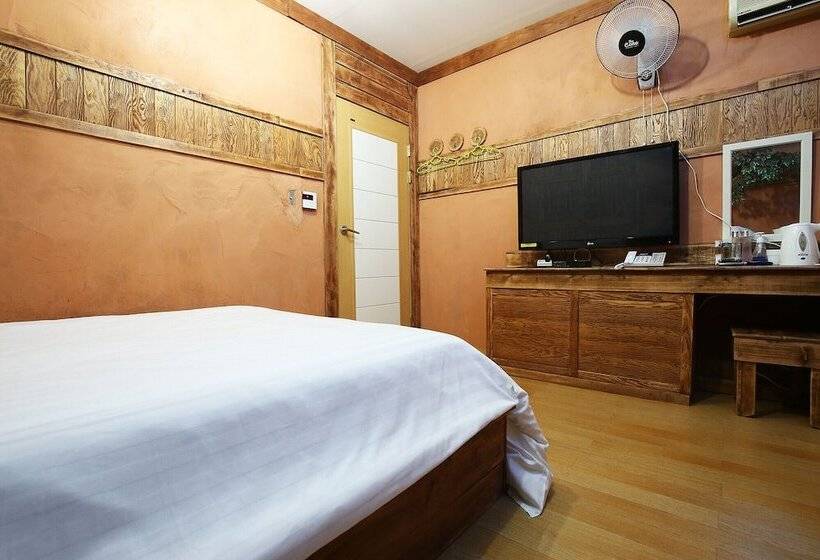 مُتل Asan Red House