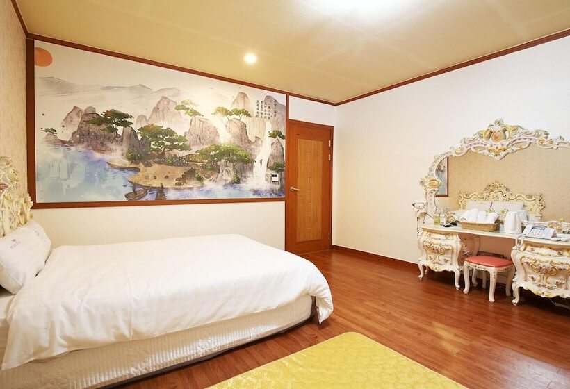 مُتل Asan Red House