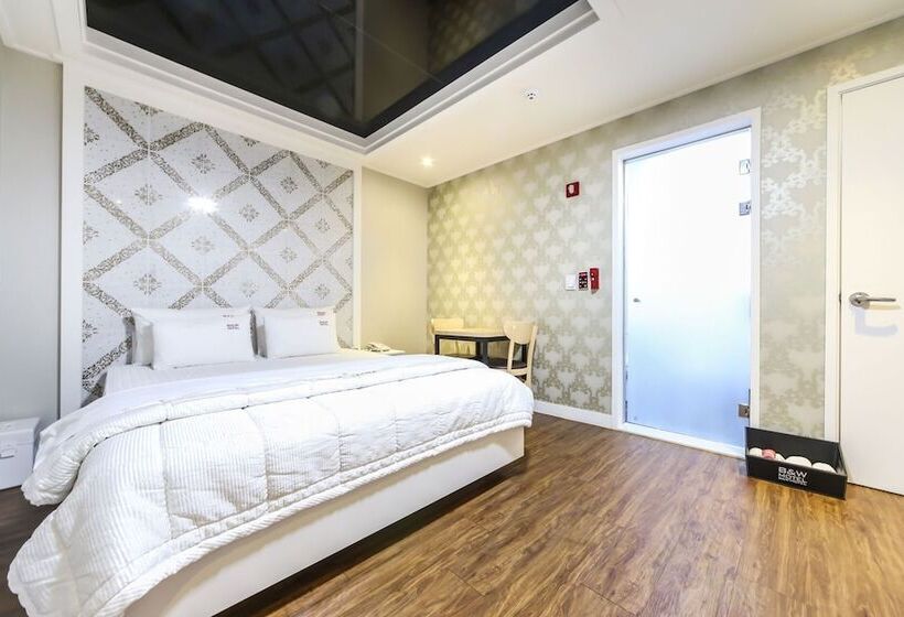 Motel Gyeongju B And W