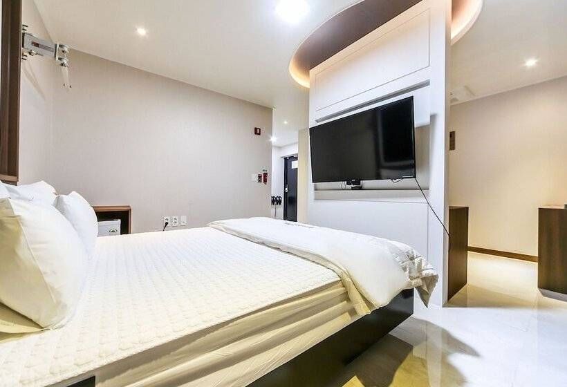 Motel Gyeongju B And W