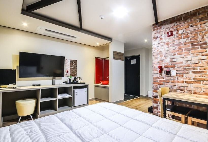 Motel Gyeongju B And W